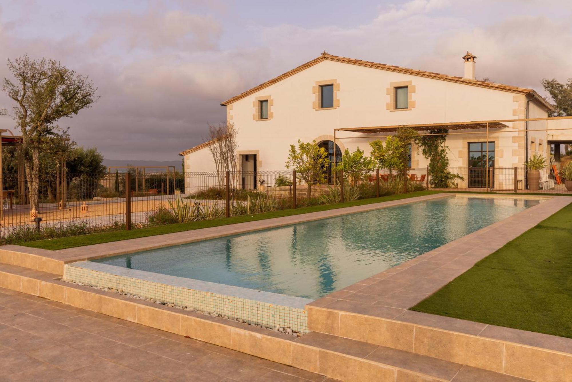 Can Bufi Espectacular Casa Con Piscina Interior Llagostera Eksteriør billede